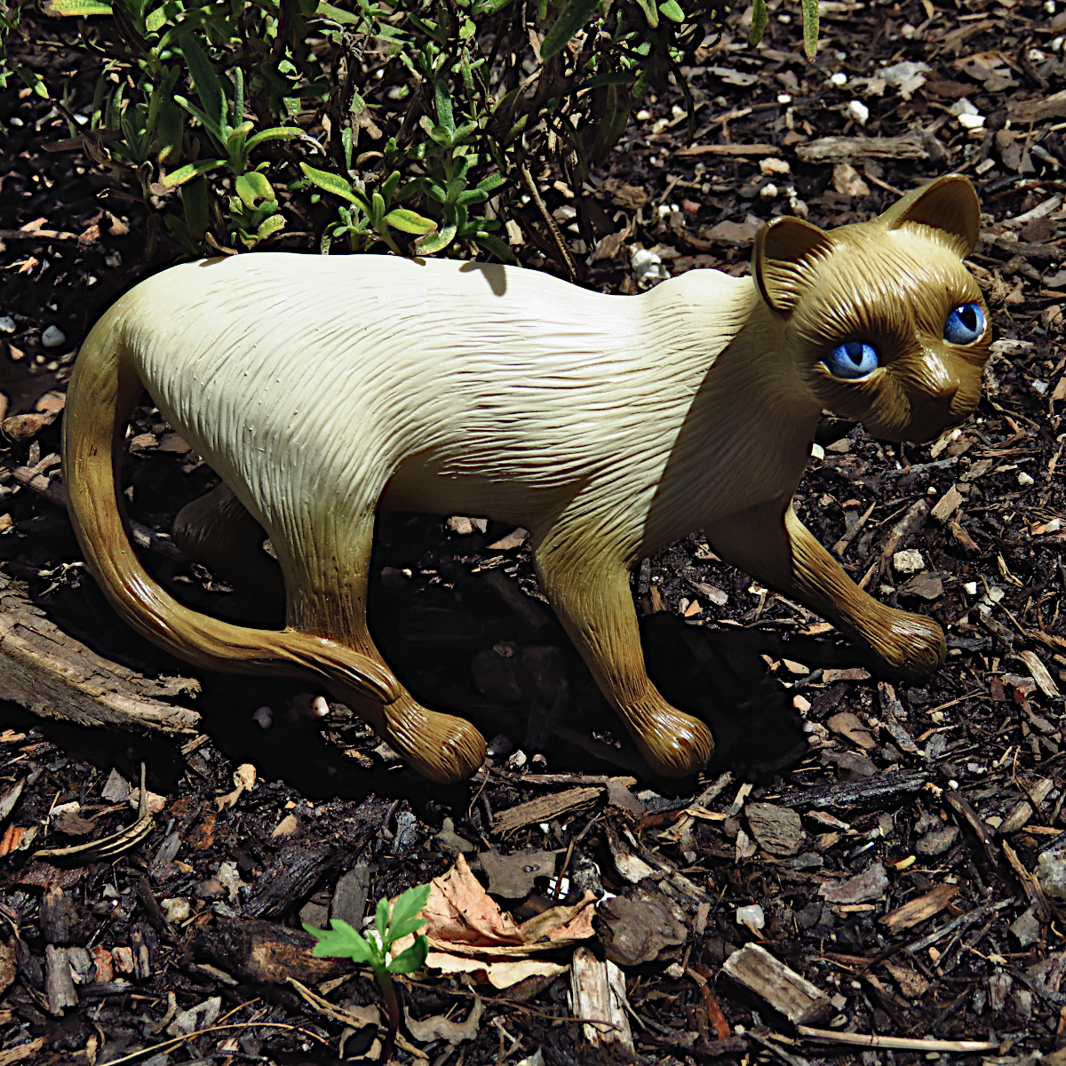 "Simple Siamese"—a handmade resin cat figurine